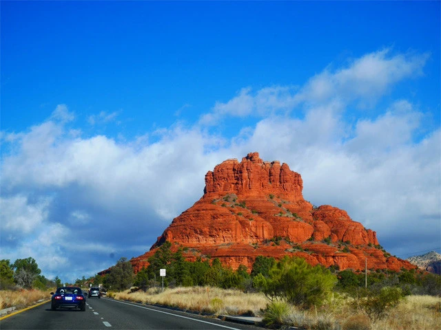 ベルの形をした男性性の「ベルロック」