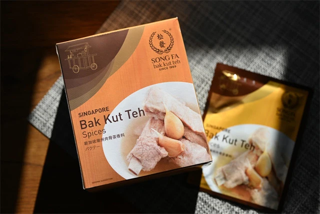 シンガポール有名店「ＳＯＮＧ　ＦＡ」のバクテーの素。だしパック型で便利！