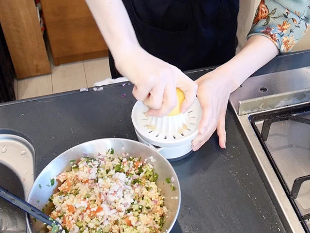 １０．レモン汁を絞って混ぜたら味見し、塩胡椒など（分量外）で味を整える。（いつも通り、私の味付けは薄かったのでしっかり目に入れてもいいかも！）