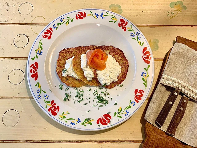 ベラルーシの伝統料理「ドラニキ」