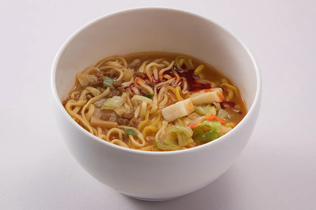 王道の味噌ラーメンに辛さとうま味が加わる