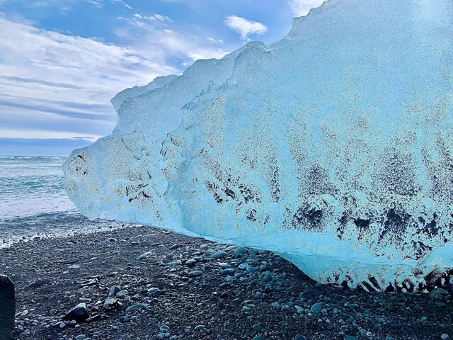 宝石のような不思議な青