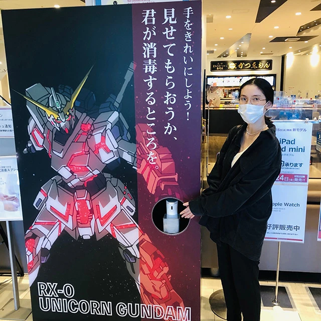 実寸大ユニコーンガンダム立像でおなじみの、お台場ダイバーシティのフードコート。除菌用アルコールのハイテンションなノリと絶妙なアナログ感がツボ