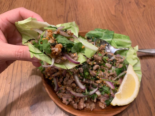 キャベツに乗せて食べるの最高すぎる