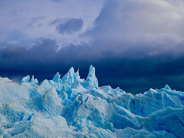 まるで『アナ雪』の世界のようなペリト・モレノ氷河
