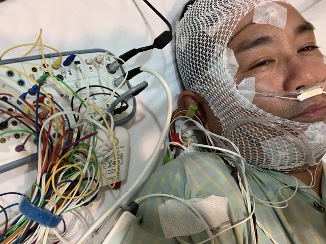 頭から足まで数多くのセンサーをつけて、寝ている間に何回くらい無呼吸になっているかや心電図、脳波などをひと晩かけて精密検査する。これで、今後の治療方針が決まる