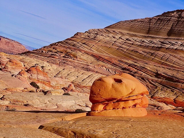 ザ・ウェーブの奥地に潜むハンバーガー岩