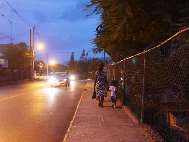 夜に歩くのはやめましょう（近年、急激に治安が悪化し、国際空港周辺でも銃撃事件が散発的に発生）