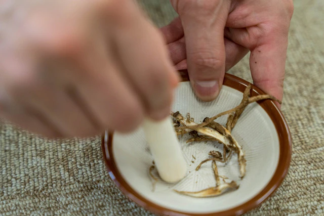 ③細かく粉砕する