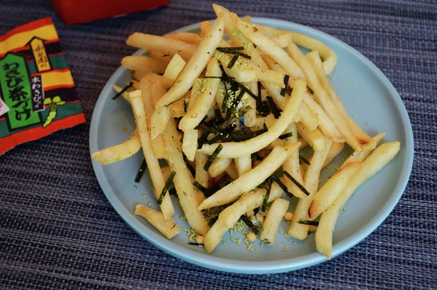 【B級フード研究家・野島慎一郎のバカレシピ】最後はお茶漬けにするのもアリ!「シャカシャカ! わさび茶漬けポテト」