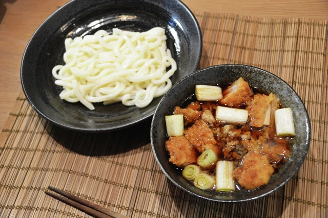 (5)完成!「ファミチキとメンチカツの肉汁うどん」