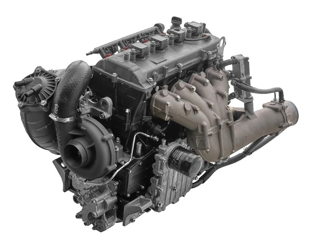 全長3350mmの船体に、スーパーチャージャー付きの4気筒エンジンを搭載。排気量は1812㎤