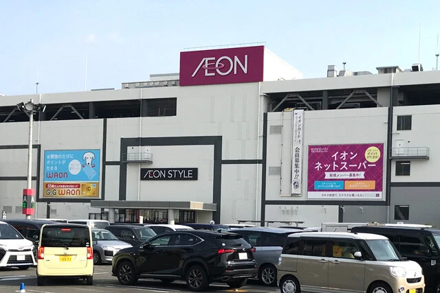 巨大なショッピングセンター「イオンモール」は関西2府4県に27店