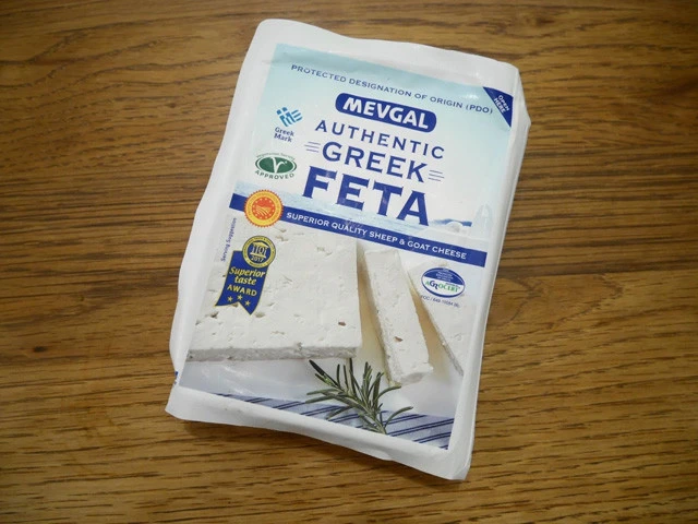 今回のポイント食材。主役のフェタチーズ君です！