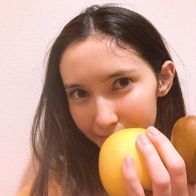 フルーツでベタベタになるのが苦手な市川紗椰が発見した食べ方「シャワーフルーツ」とは？