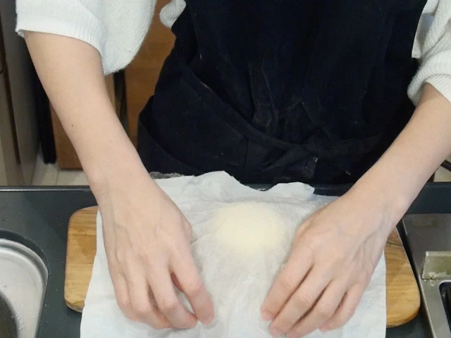５．生地の表面がなめらかになったら１時間ほど寝かす。