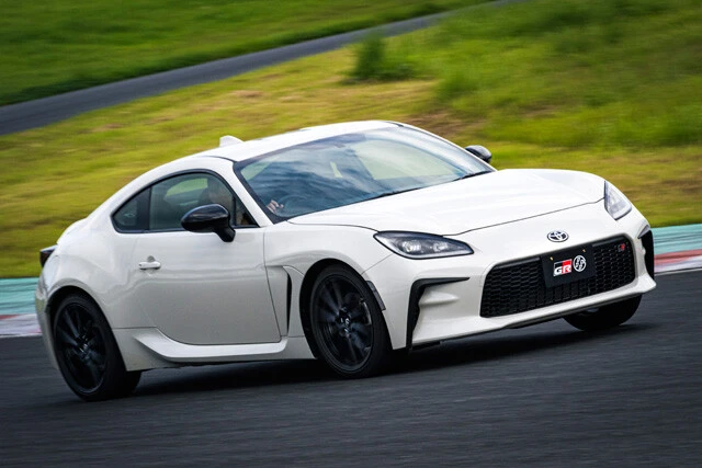 トヨタｇｒ８６ｖｓマツダロードスター 買うならどっち ライフ 文化 ニュース 週プレnews 週刊プレイボーイのニュースサイト