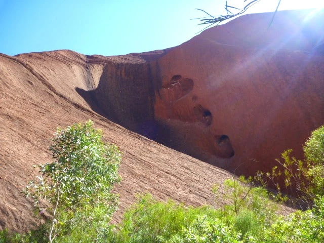 ムティジュルの泉にある「エアーズロックの心臓」。 一番上のくぼみがハート