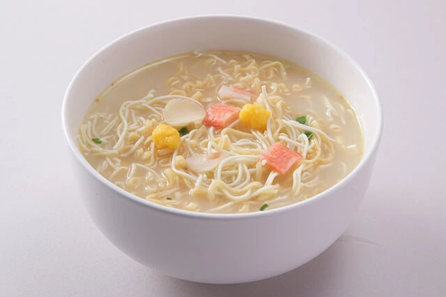 絶妙な塩とんこつスープに変化。極細麺が合う