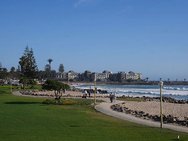 ナミビアの街中。ビーチフロントには高級住宅が並んでいる