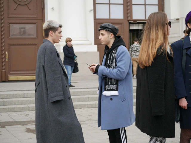 萌え袖と猫背感強めのボーイズがなんか良い