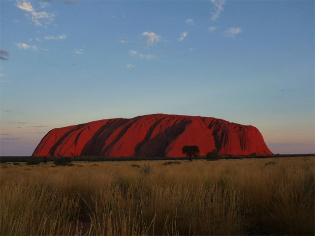 世界最大級の一枚岩「エアーズロック」