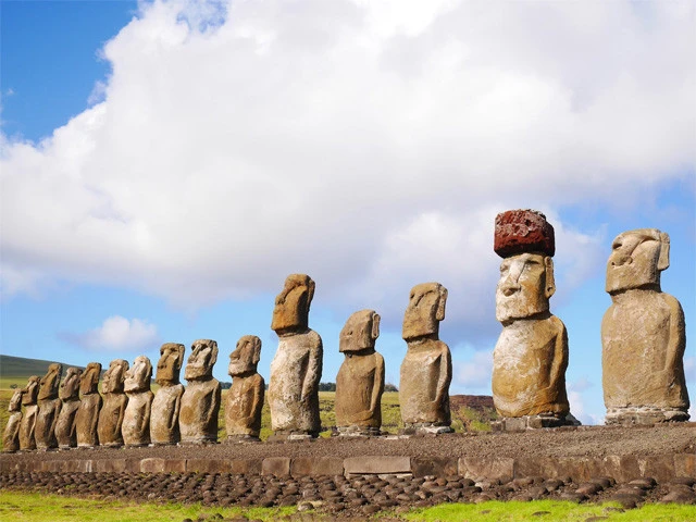 イースター島のモアイ像たち