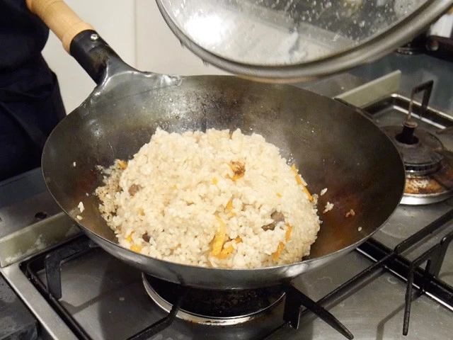 ５分蒸らしたら蓋を開けて、水分が飛んで入ればできあがり。