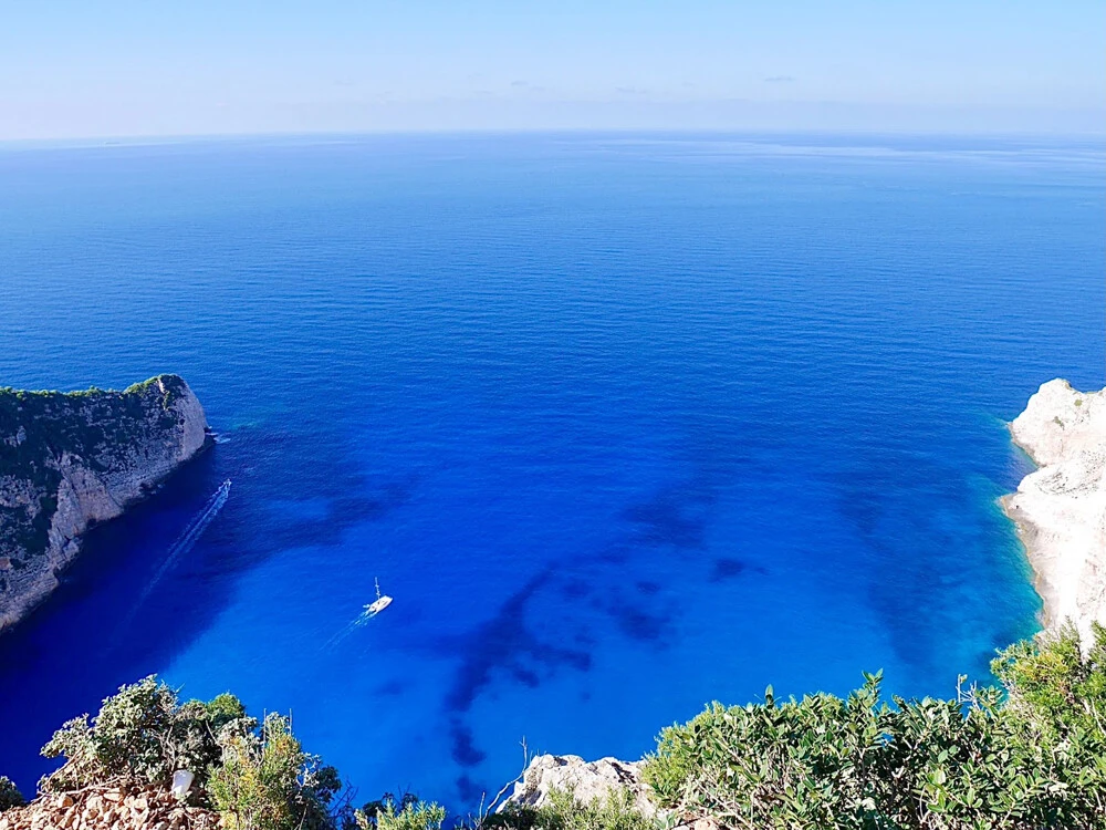 地球の形がわかるほど完璧な水平線