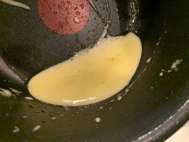 ２、３分くらい攪拌し、乳化した状態。これが今回のポイントです！　トロリ！