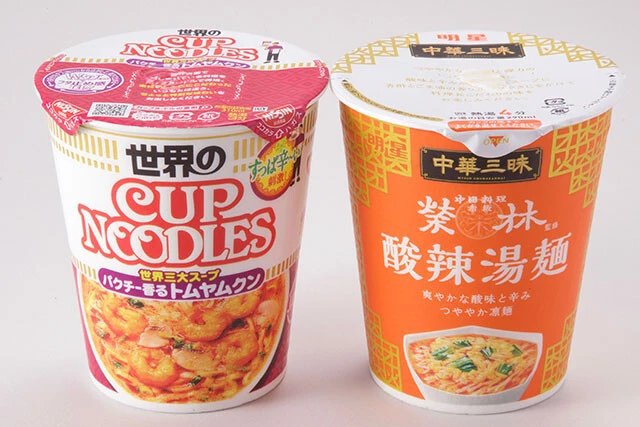 カップヌードル　パクチー香るトムヤムクン（日清）×中華三昧　タテ型　赤坂榮林酸辣湯麺（明星）