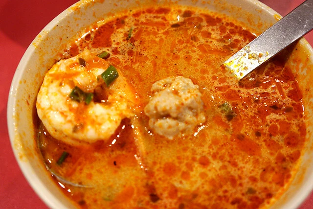 「トムヤムクンスープ」(290円)