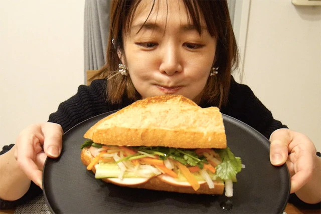 日本でそろえた食材で、旅人流バインミー ！