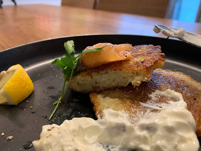 焼いた生地の食感はモチモチした感じ