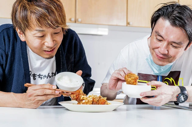 (5)ライス! そのままもウマいが、中本のスープをまとった唐揚げはご飯との相性抜群! 刺激的な辛さと滝のような肉汁が食欲を激しく刺激する。オン・ザ・ライスでかっ喰らえ!