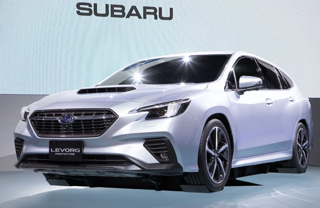 スバル「レヴォーグ」発売:2020年10月、価格:310万2000~409万2000円、値引き:5万円、リセール:B。2020年10月に2代目へフルチェンしたスバルのレヴォーグ。エンジンは新開発の1.8L水平対向4気筒ターボを搭載する。パワーは177PSを誇る。ボンネットのエアダクトが男心を刺激する
