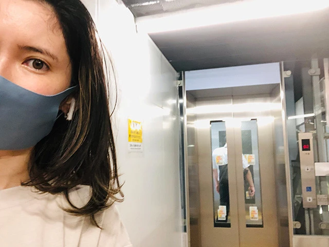 東京の新名所!? 東京メトロの斜行エレベーターと無理やり自撮り