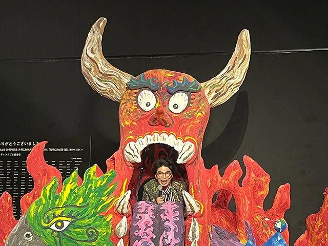 本展のランドマーク作品「公園魔」。中に入って撮影も可能だ