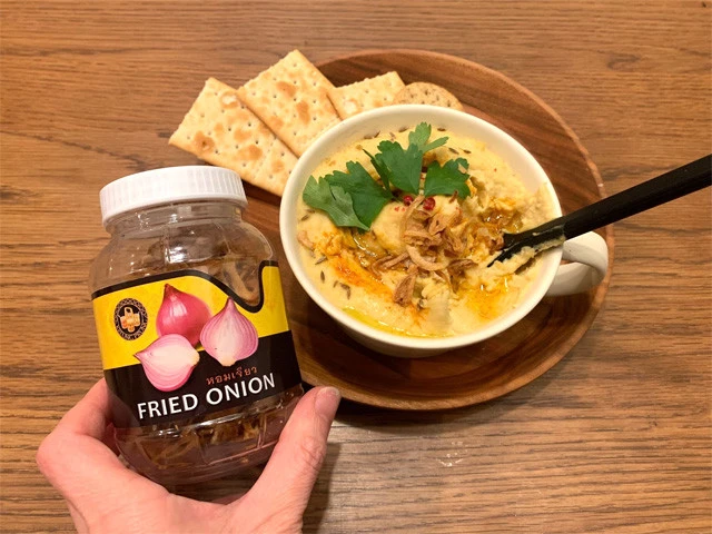 ちょい足しでフライドオニオンかけてみた! これは以前コシャリを作ったときに使ったもの