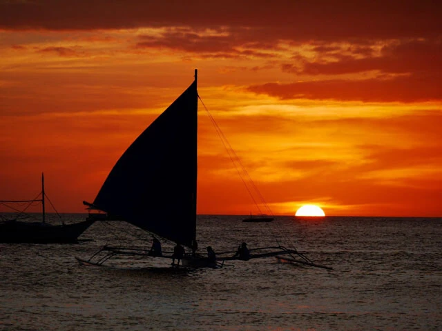 ビーチの目の前のバーから見る完璧なサンセット