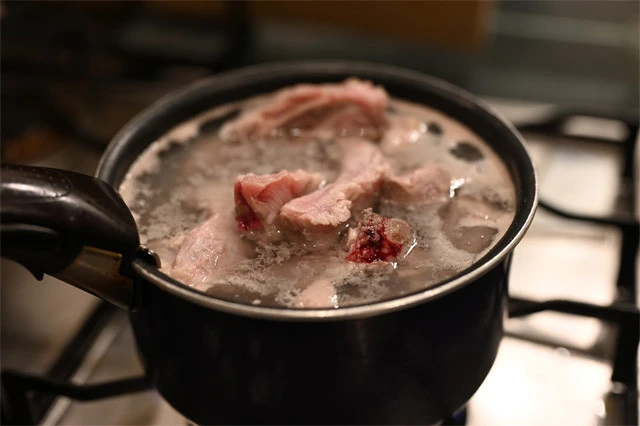 アクがたっぷり出ました。血抜きもできてるのかな