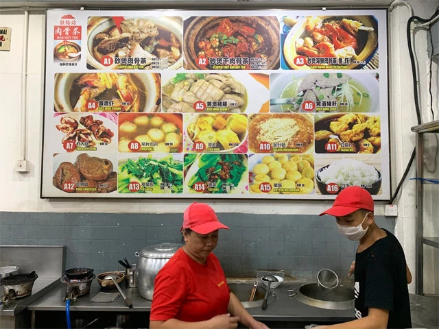 コタキナバルのバクテー専門店。さまざまな種類がある