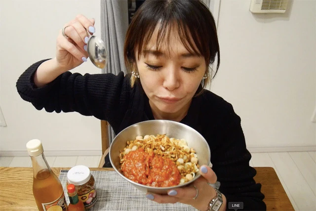 炭水化物MAXのコシャリに少々ビビり気味ですが、いざ実食!