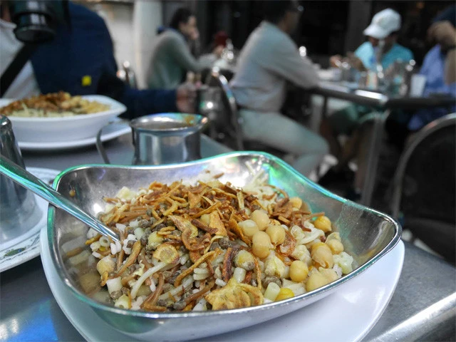 トマトソースを自分でかけるスタイル