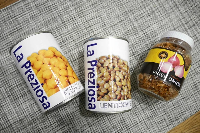 今回のチャレンジ食材はカルディでゲットした3点。ひよこ豆、レンズ豆、フライドオニオン!