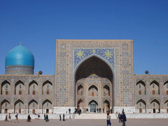 サマルカンドのシンボル「レギスタン広場」