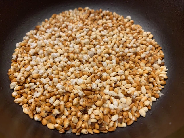 ポイント食材は炒り米! 米粉にして使います!