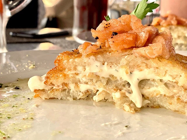 断面はこんな感じ! とろけるサワークリームが美味しそう!