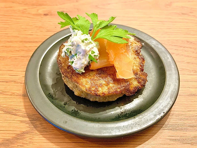 玉ねぎ入りのほう。どちらにしろ見た目のお好み焼き感が否めない