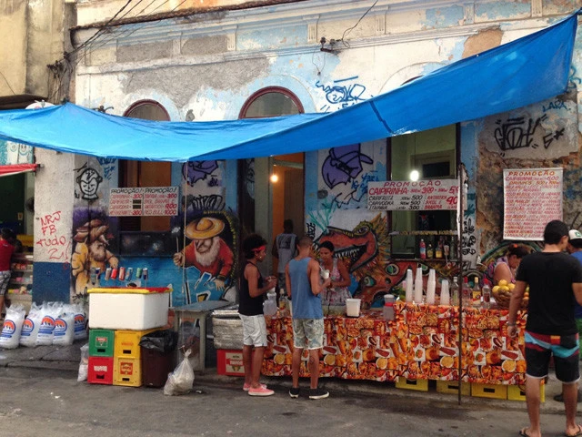 昼間はみんな寝ているので空いている店。夜は激混み!